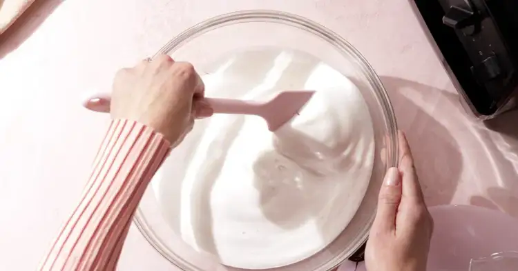 Spatula mixing in the bowl