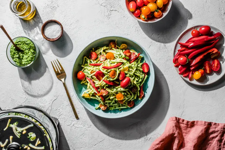 Image principale d'une salade de légumes d'été