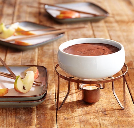 Poires pochées à la grenade, sauces chocolat et framboise
