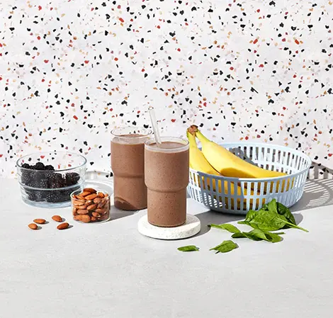 Smoothie chocolat-amande-baies