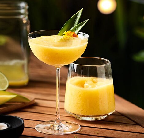 Margarita à la mangue et aux fruits entiers