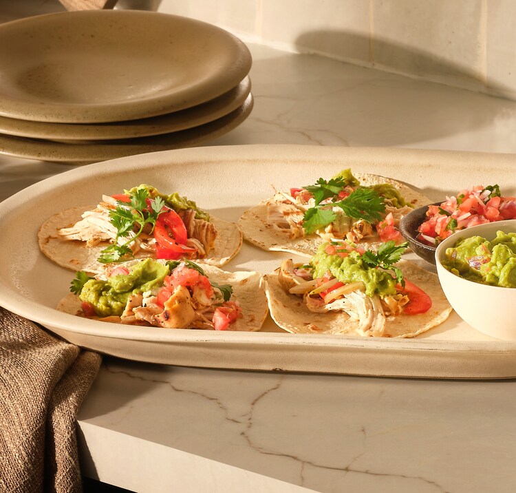 Fajitas de poulet grillé aux poivrons et aux oignons