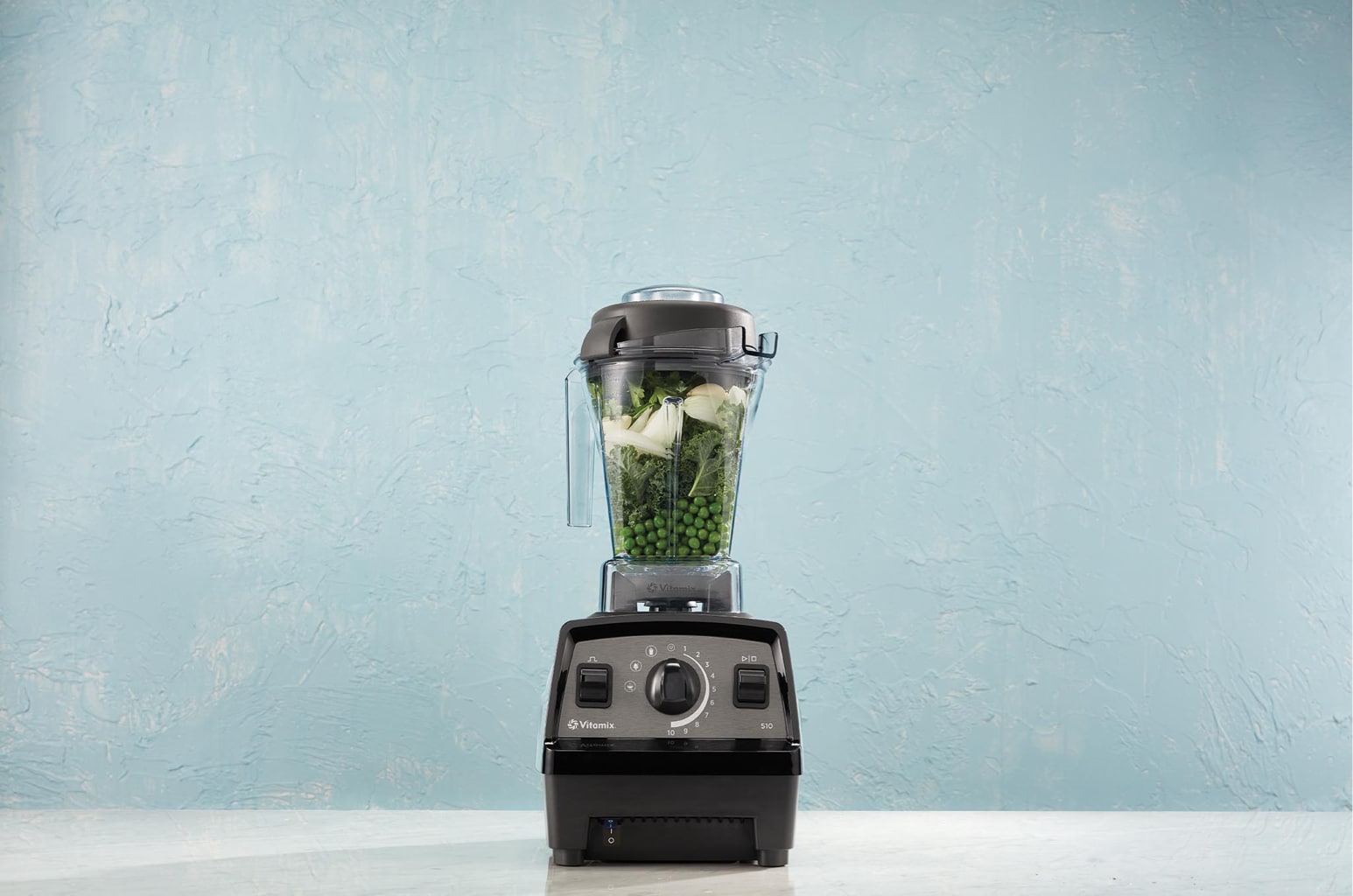 Image of the Vitamix Propel 750 on a Table