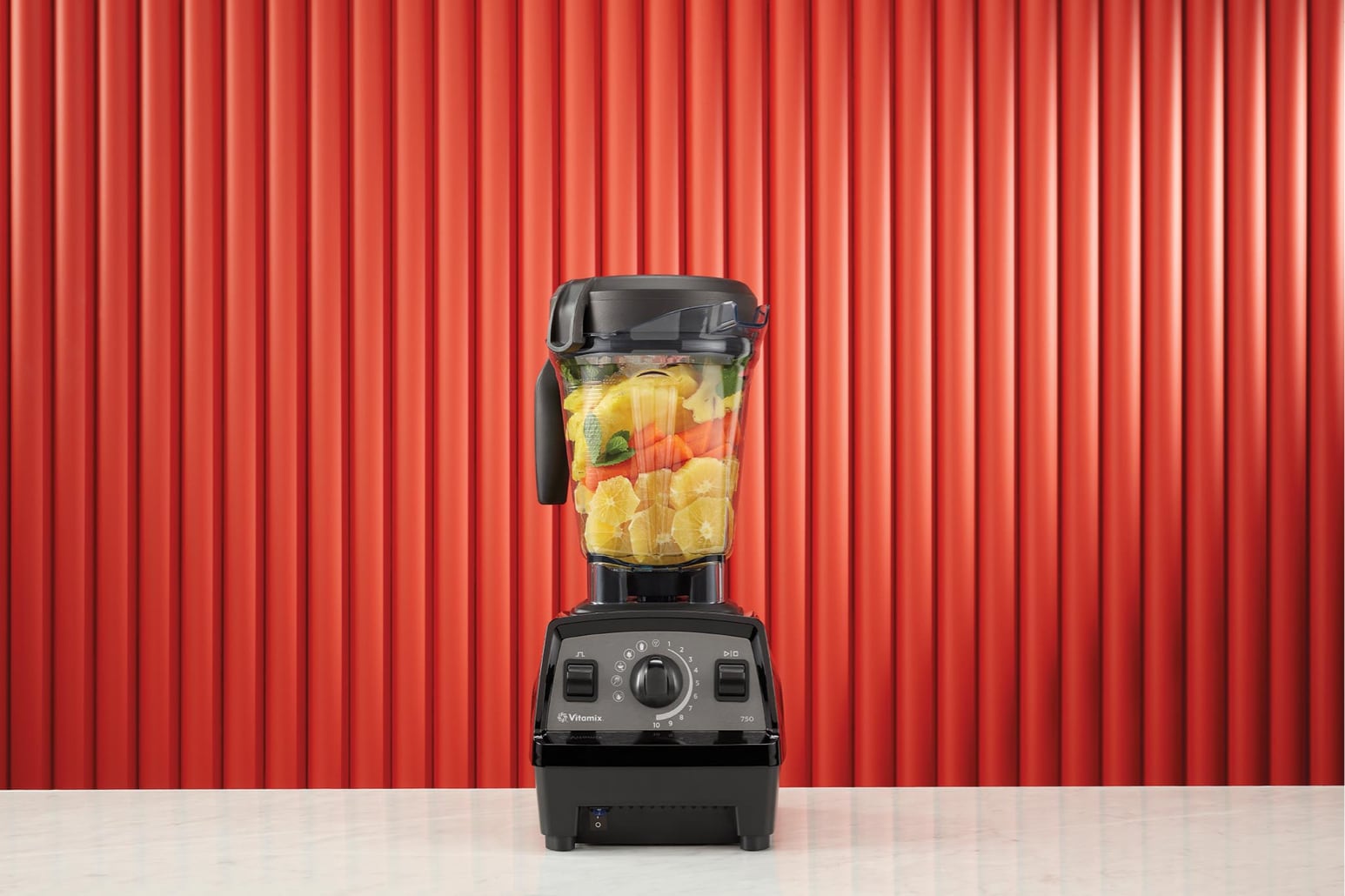 Image of the Vitamix Propel 750 on a Table