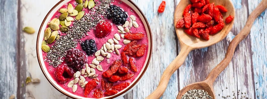 5 Healthy Delicious Smoothie Toppings to Always Have in Reach