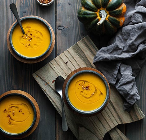 どんぐりかぼちゃとターメリックのスープ