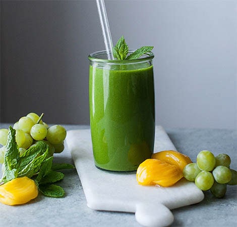 Recept voor een groene smoothie met munt en jackfruit