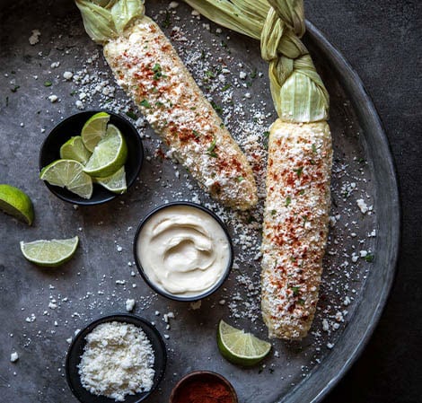 Recept voor elote, gegrilde Mexicaanse maïskolven, met zelfgemaakte mayonaise