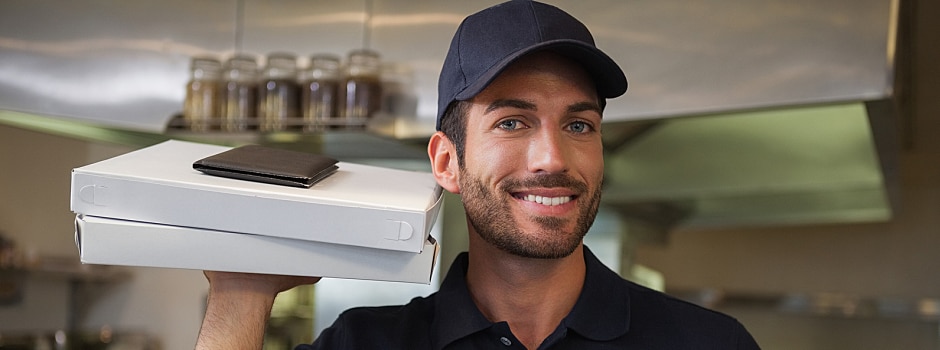 Restaurant Delivery Service: Should You Outsource to a Third-Party?