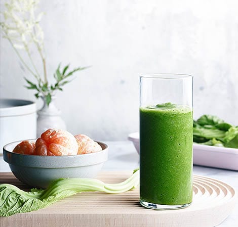 green smoothie in a glass