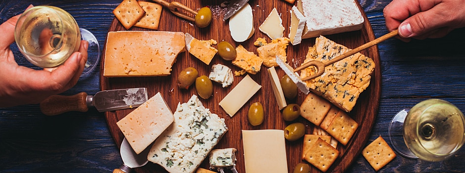 why-wine-and-cheese-should-be-served-at-every-restaurant-main.jpg	