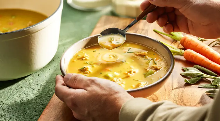 sopa de tubérculos y albóndigas