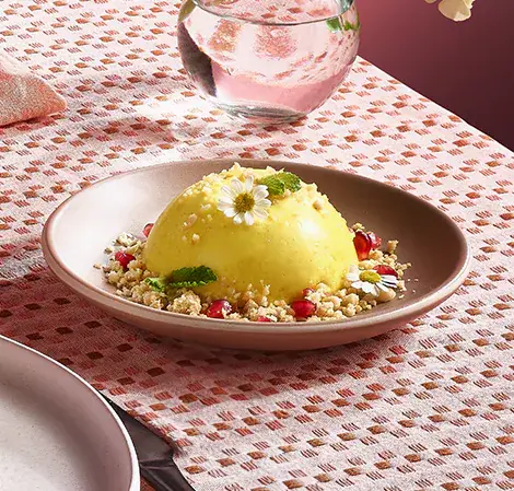Semifreddo de limón con crumble de granada