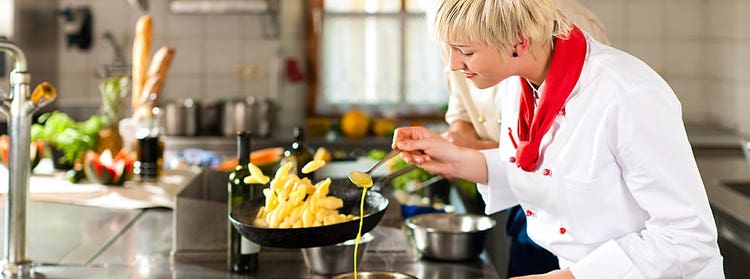 how-to-inspire-and-motivate-line-cooks-main.jpg
